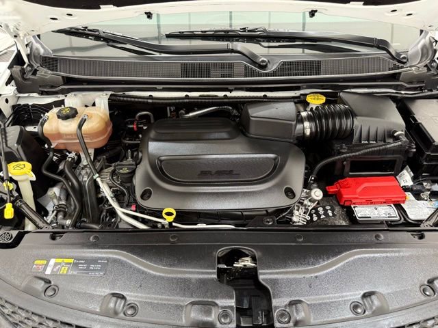Used 2023 Chrysler Voyager LX image 10
