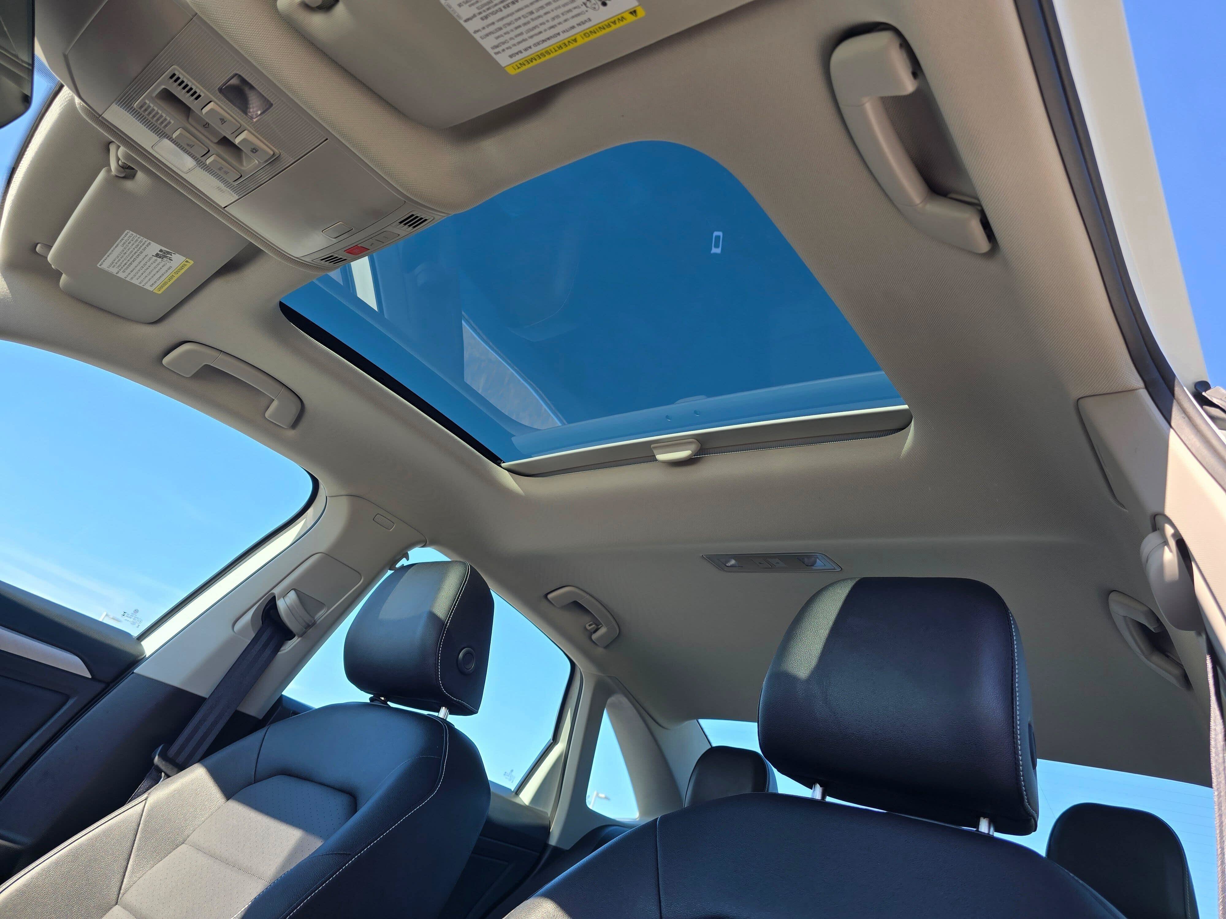 Used 2024 Volkswagen Jetta SE w/ Panoramic Sunroof Package FWD image 25