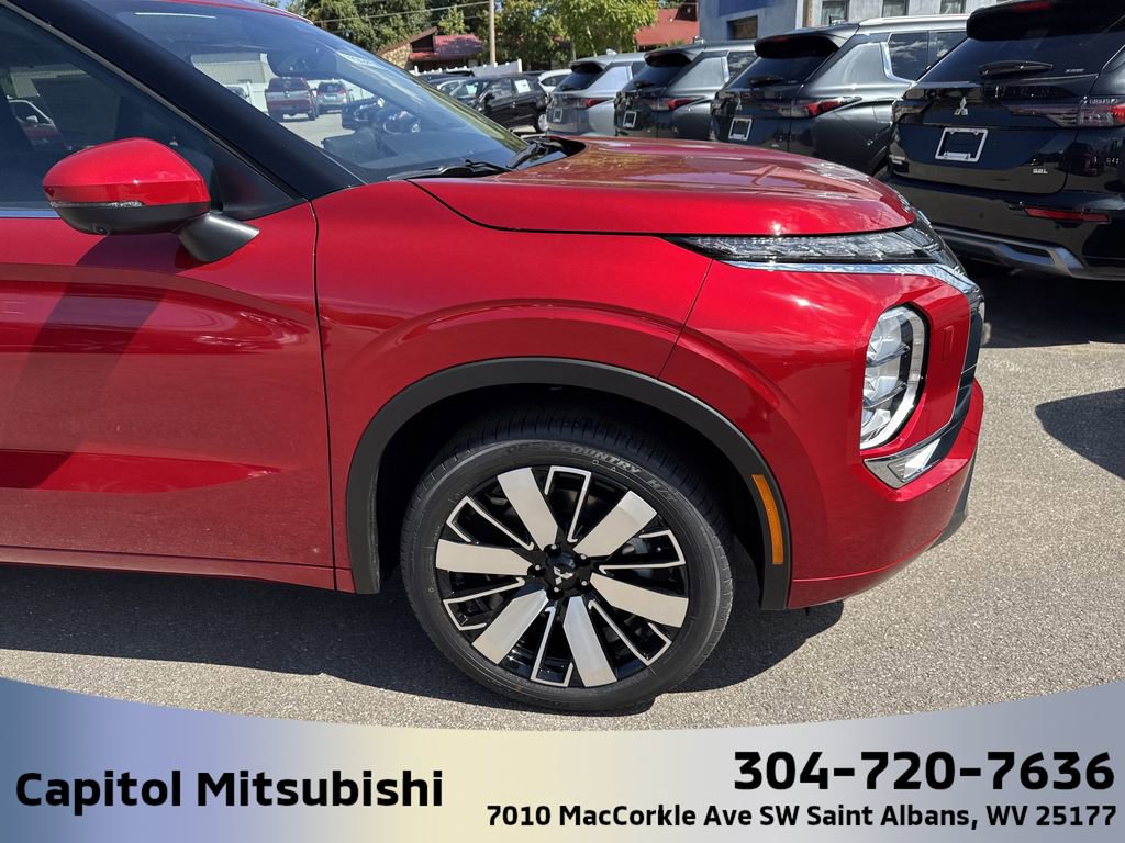 New 2025 Mitsubishi Outlander SEL image 3