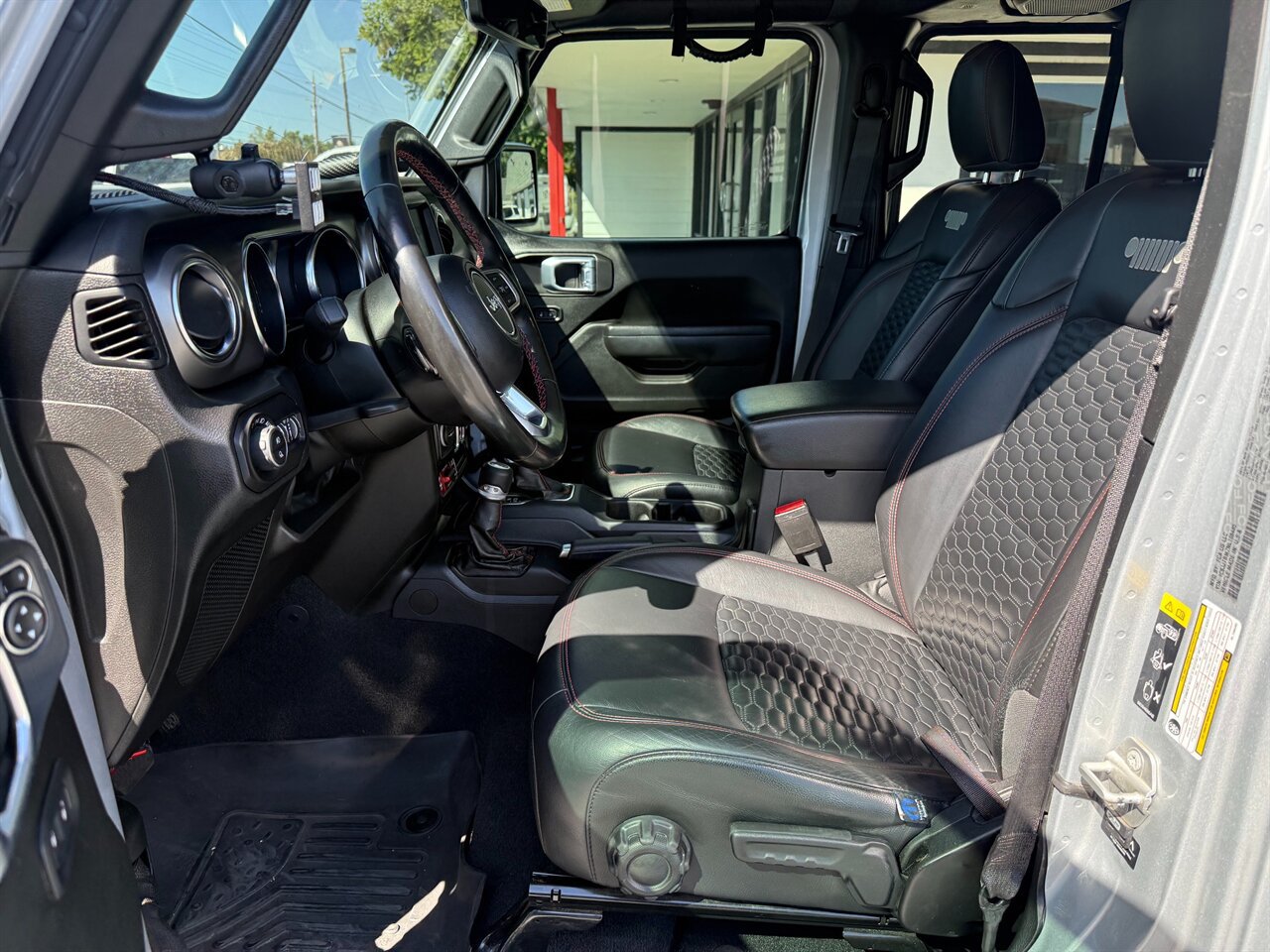 Used 2022 Jeep Gladiator Rubicon w/ Cold Weather Group AWD/4WD image 15