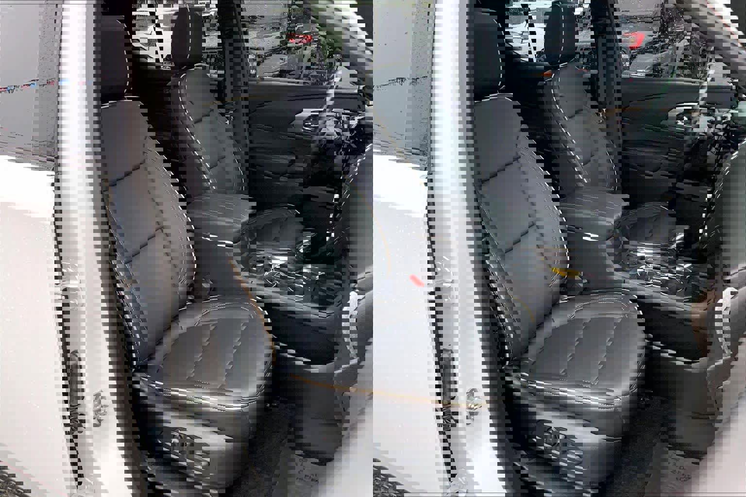 Used 2023 Chevrolet Traverse Premier w/ Redline Edition image 9