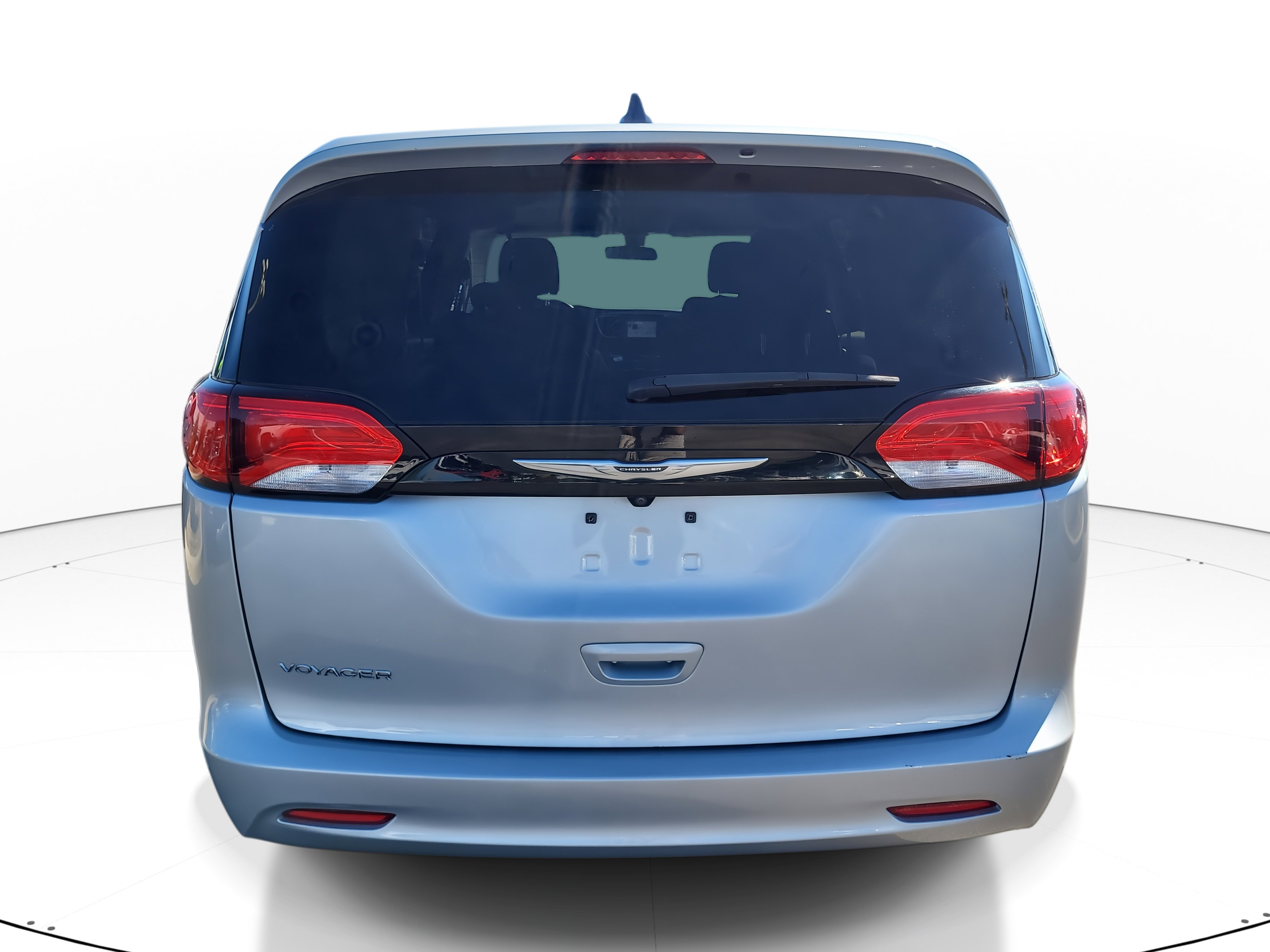 Used 2022 Chrysler Voyager LX image 5