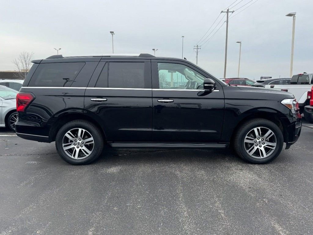 Used 2024 Ford Expedition Limited AWD/4WD image 2