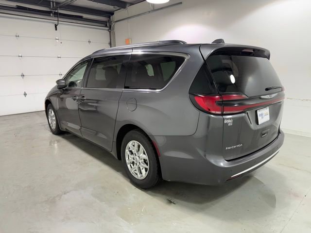 Used 2022 Chrysler Pacifica Touring-L image 5