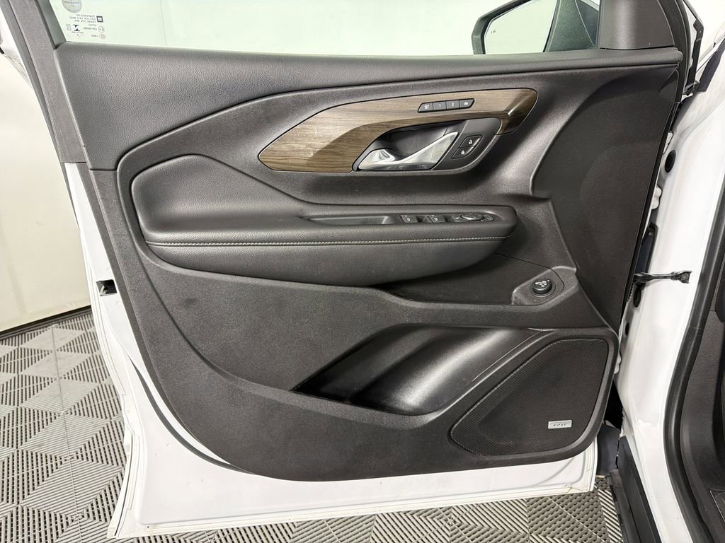 Used 2018 GMC Terrain Denali w/ Advanced Safety Package image 8