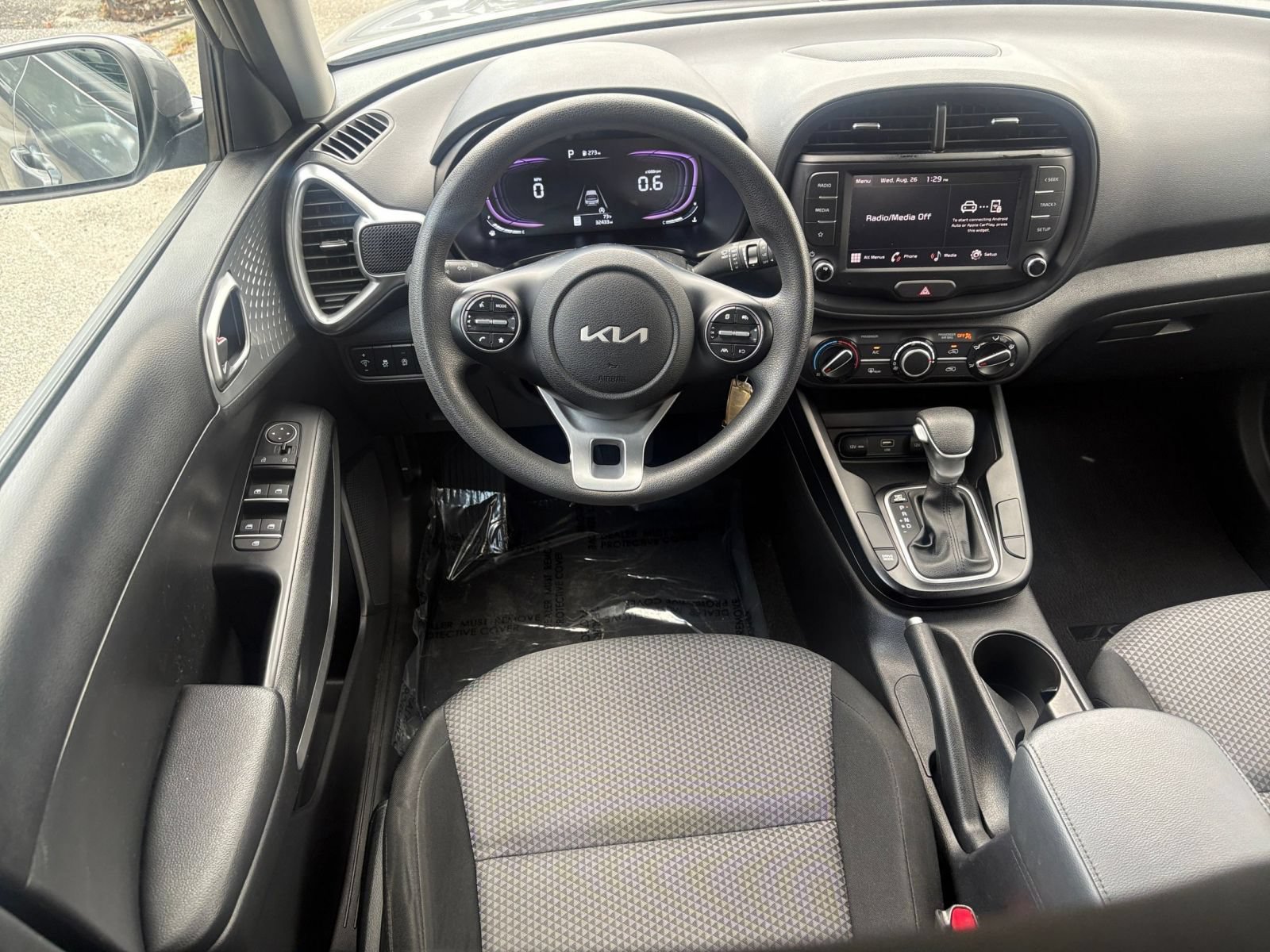 Used 2025 Kia Soul LX w/ LX Technology Package FWD image 28