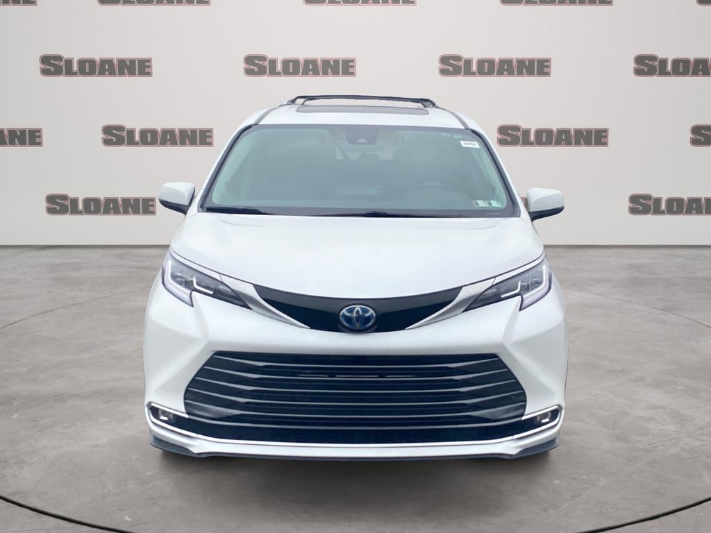 Used 2024 Toyota Sienna Limited image 8