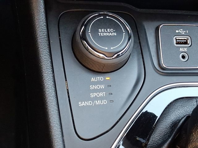 Used 2021 Jeep Cherokee Latitude Plus image 25