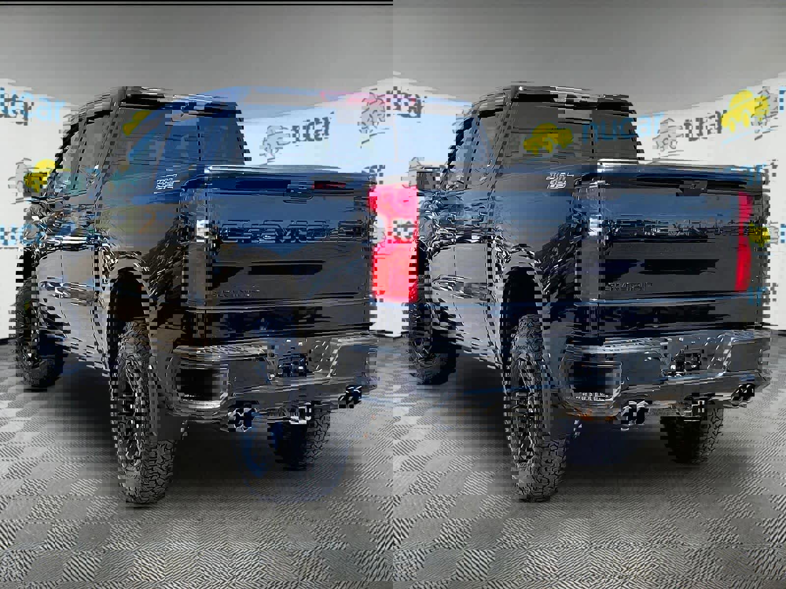 Used 2020 Chevrolet Silverado 1500 LT Trail Boss w/ Midnight Edition AWD/4WD image 4