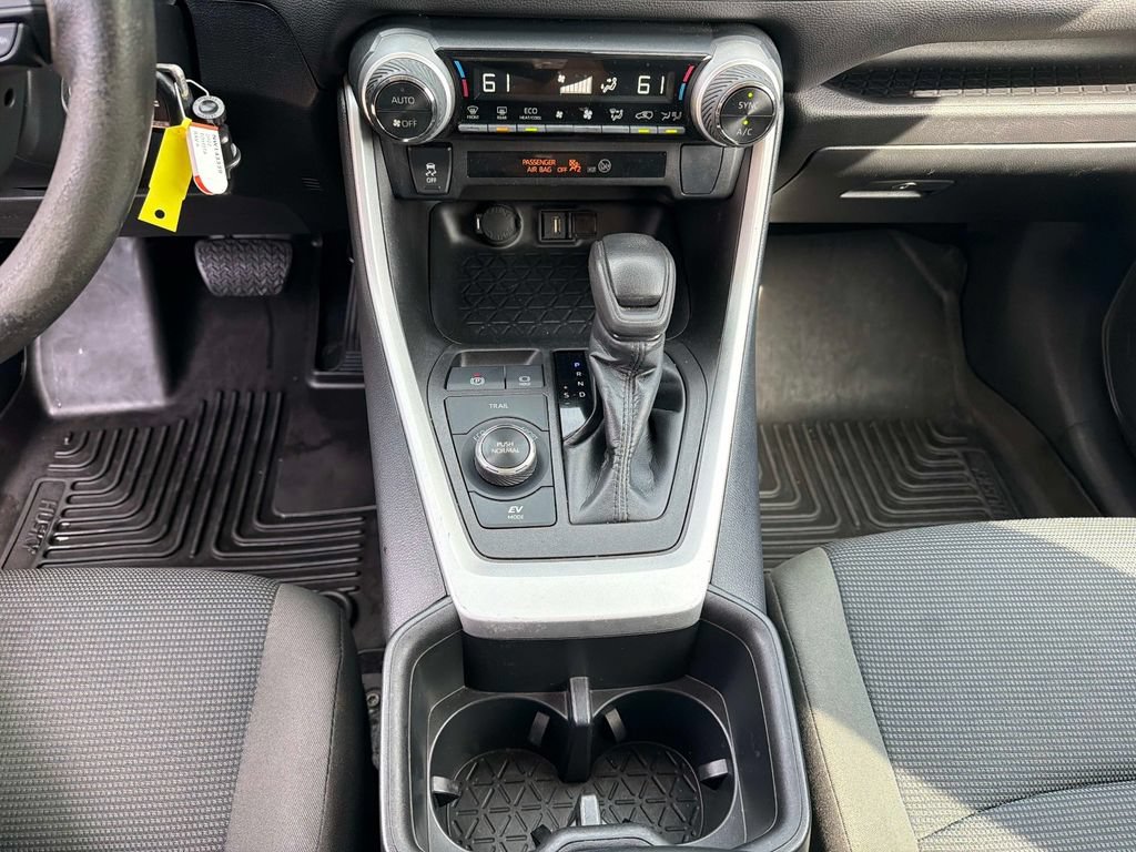 Used 2022 Toyota RAV4 LE AWD/4WD image 26
