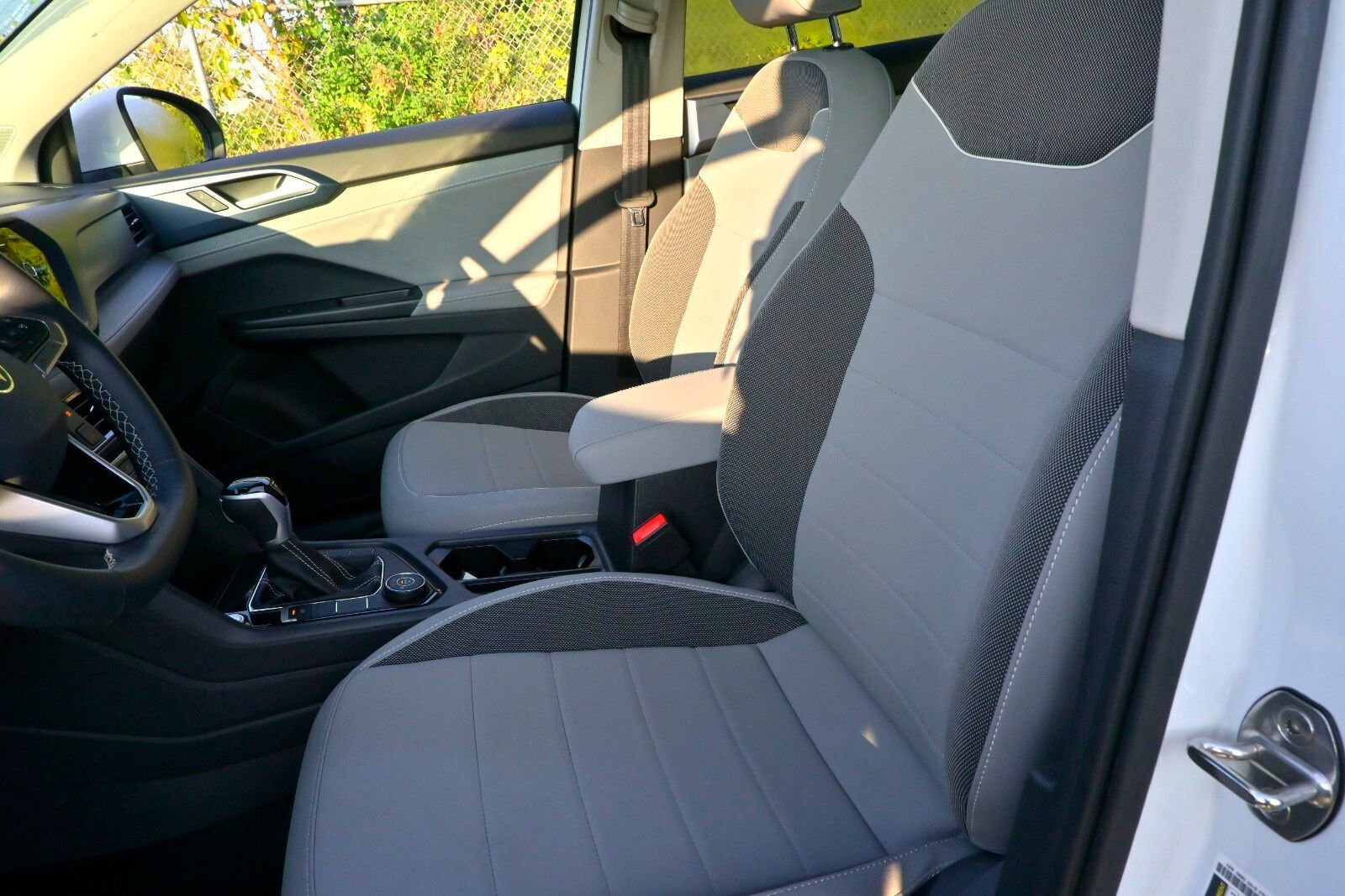 Used 2024 Volkswagen Taos SE w/ Panoramic Sunroof Package image 16