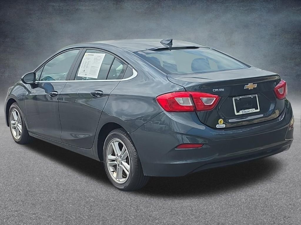 Used 2018 Chevrolet Cruze LT w/ LT Convenience Package FWD image 3