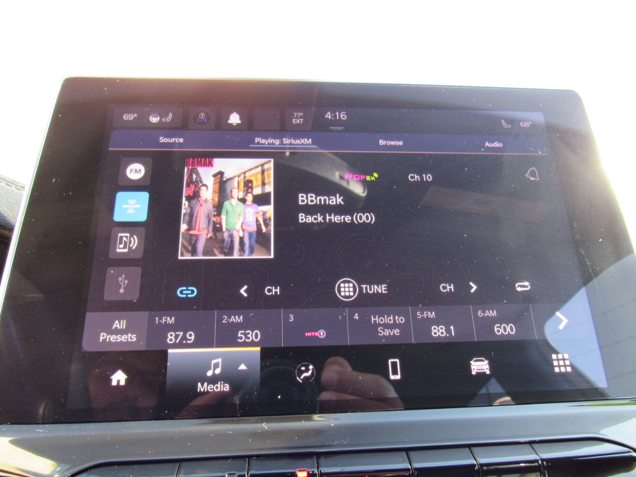 Used 2023 Jeep Compass Latitude w/ Sun and Sound Group image 17