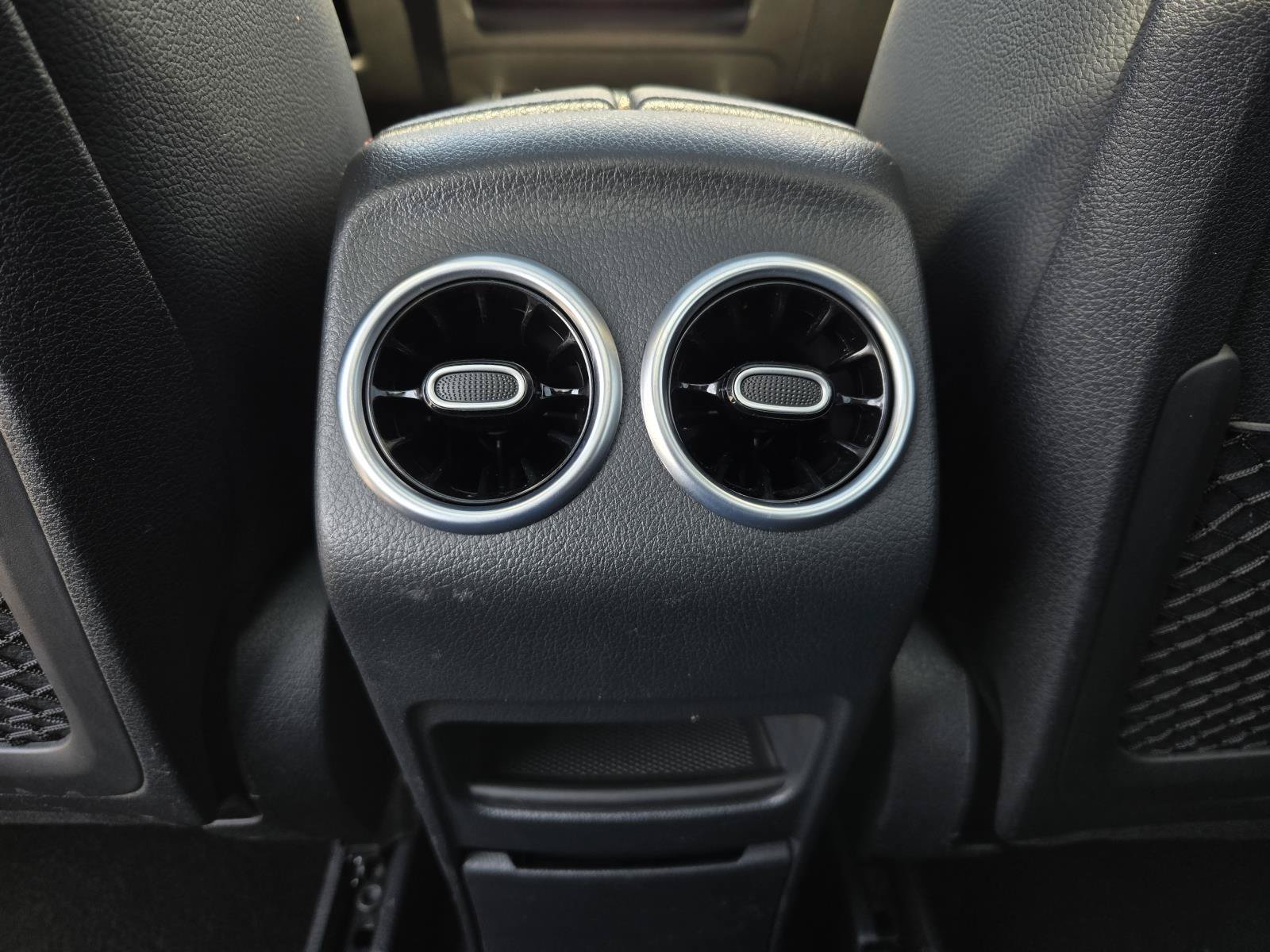 Used 2021 Mercedes-Benz GLB 250 image 25