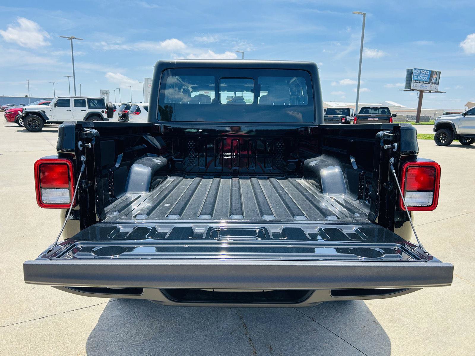 New 2026 Jeep Gladiator Sport AWD/4WD image 24