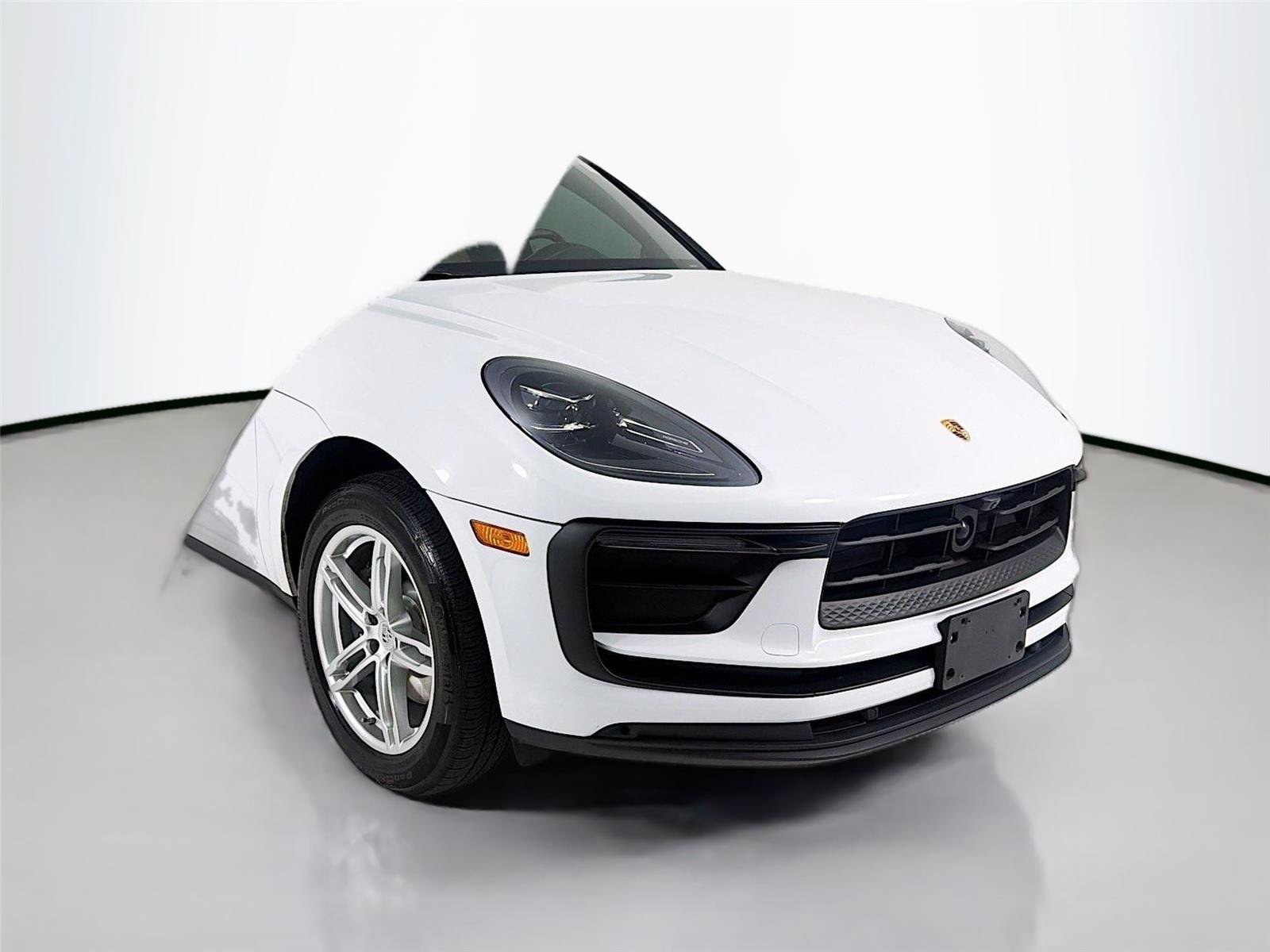 Certified 2023 Porsche Macan Turbo AWD/4WD image 30