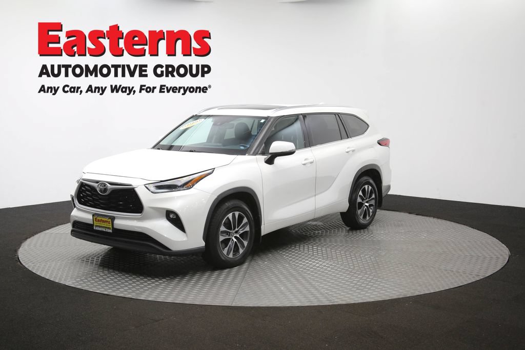 Used 2021 Toyota Highlander XLE AWD/4WD image 57