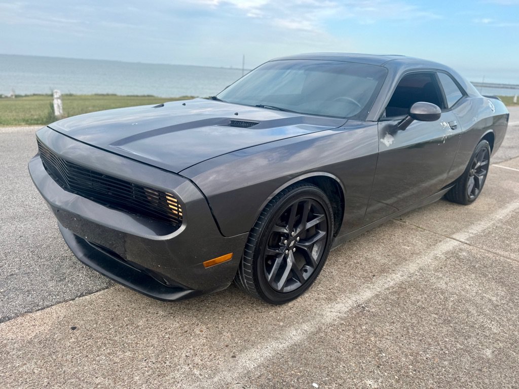 Used 2013 Dodge Challenger SXT RWD image 2