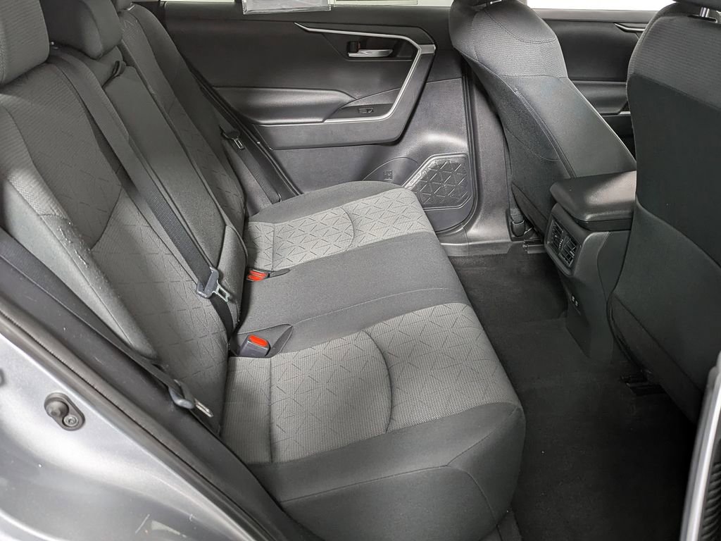 Used 2021 Toyota RAV4 XLE w/ Convenience Package image 40