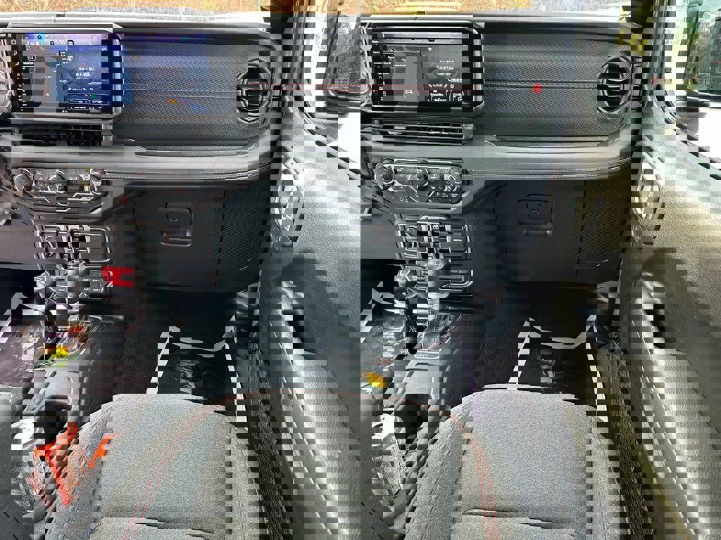 Used 2024 Jeep Wrangler Unlimited Rubicon w/ XTREMEE 35" Tire Package image 30