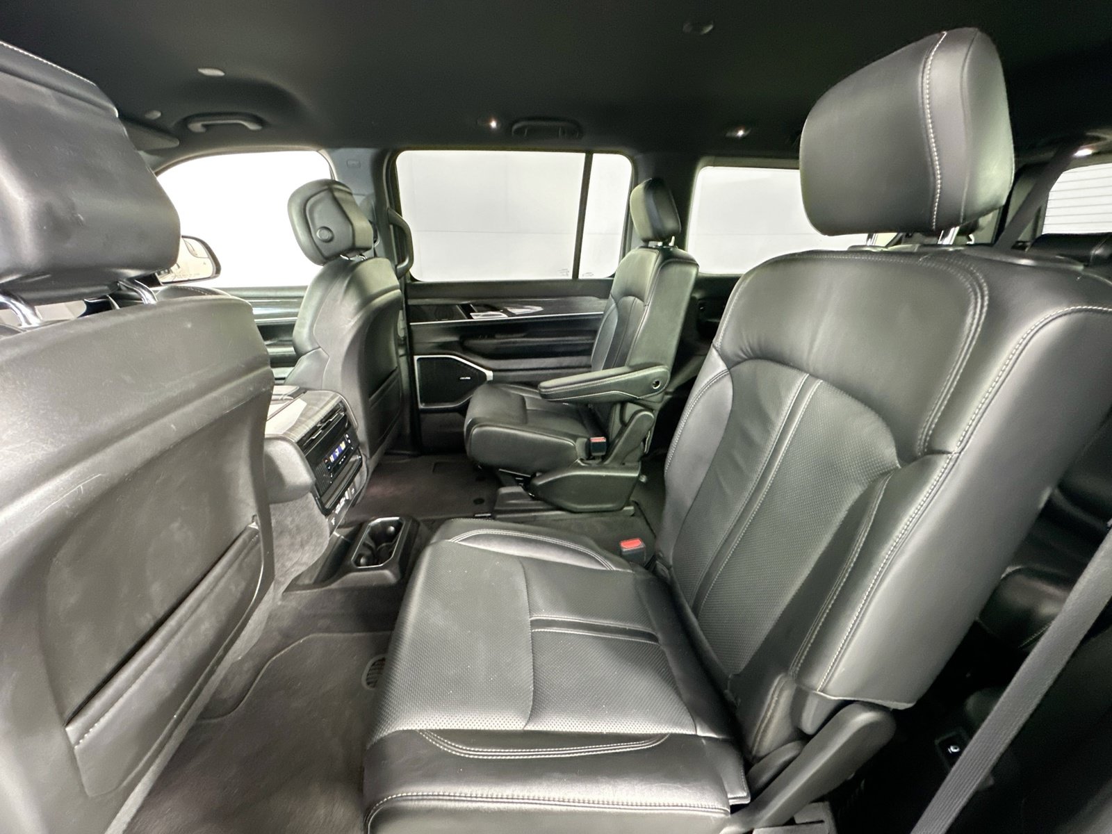 Used 2022 Jeep Wagoneer Series III w/ Flexible Seating Group RWD image 25