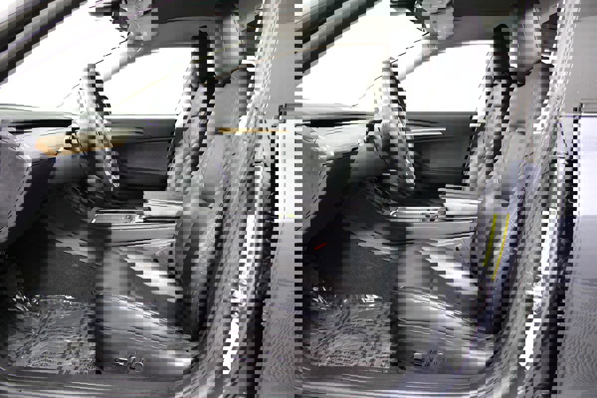 Used 2023 Tesla Model 3 Standard Range image 9