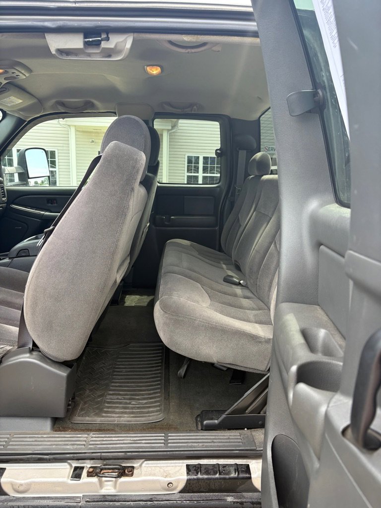 Used 2004 GMC Sierra 2500 SLE w/ Snow Plow Prep Package AWD/4WD image 12