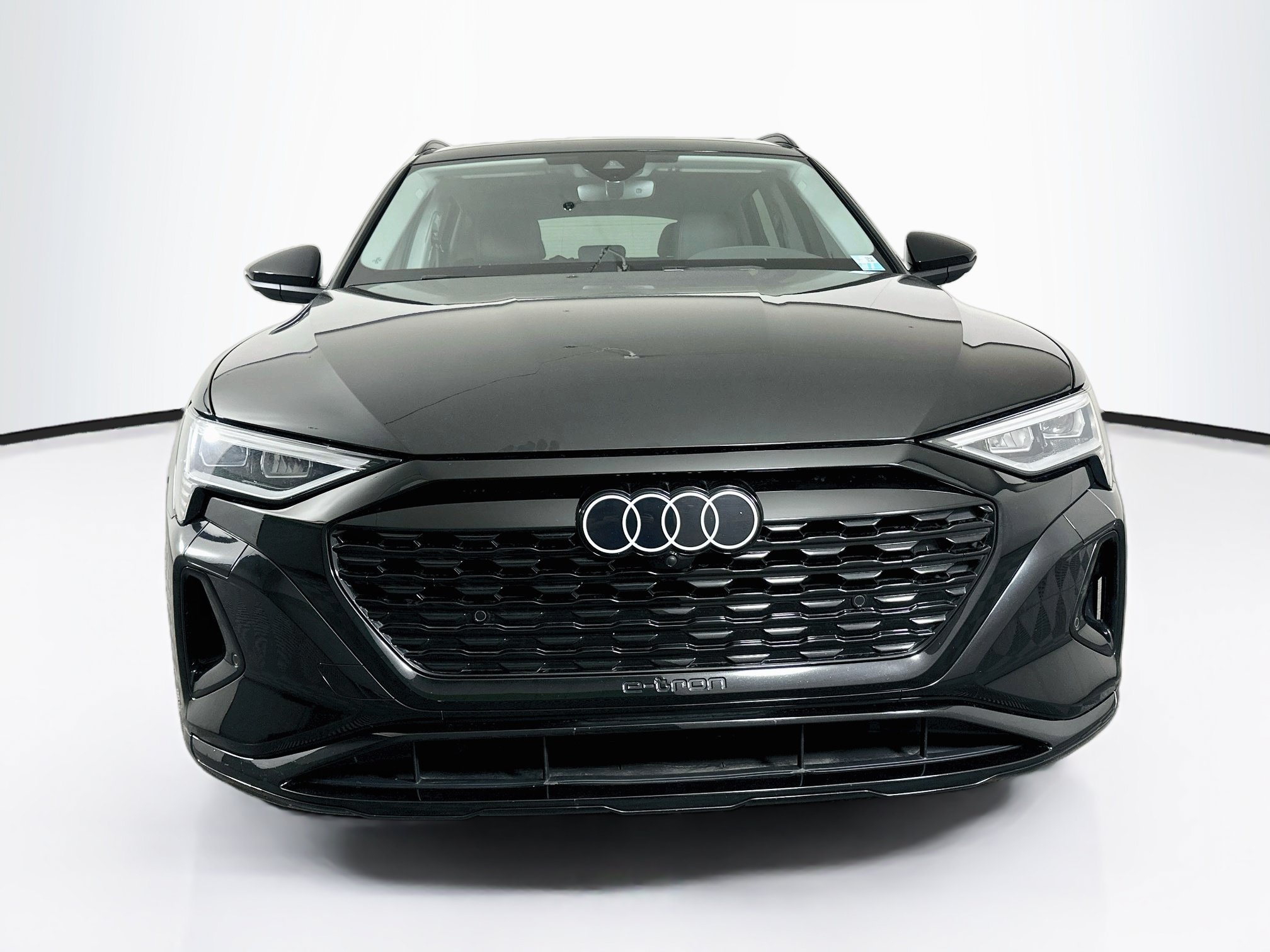 Used 2024 Audi Q8 e-tron Premium AWD/4WD image 2
