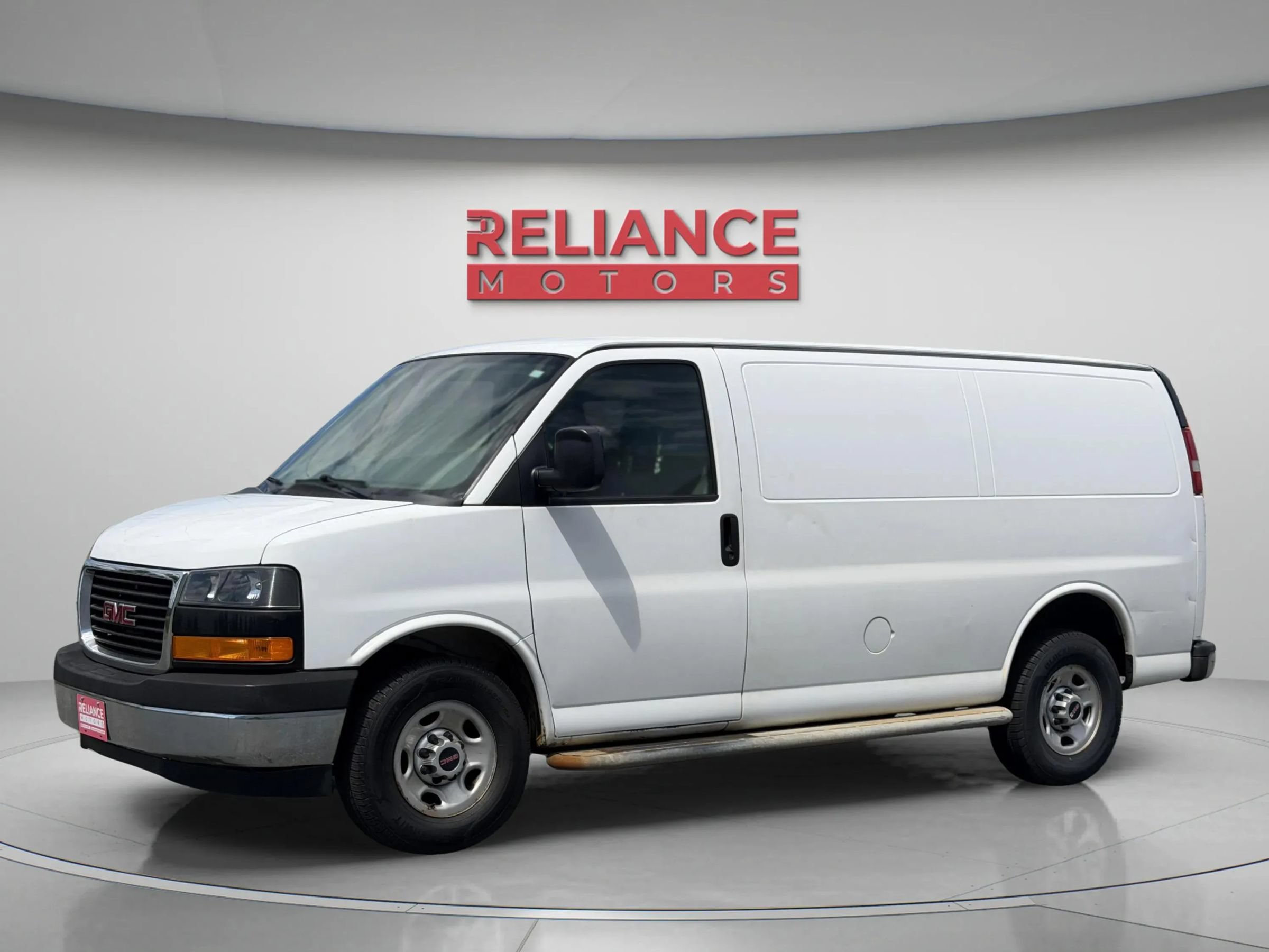Used 2017 GMC Savana 2500 RWD image 2