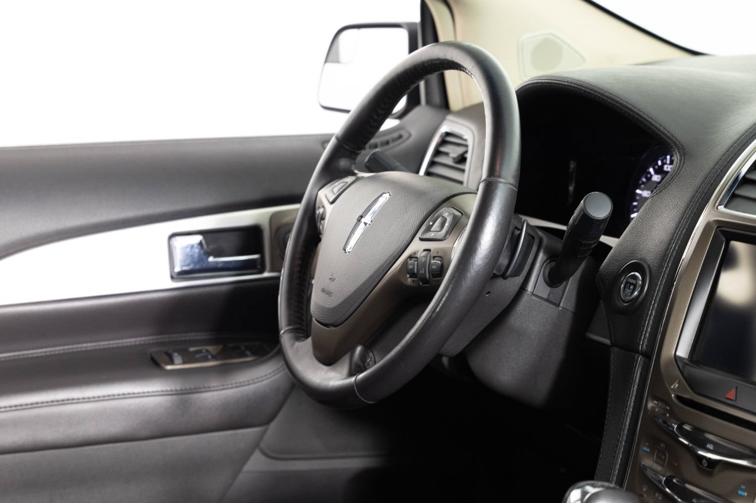 Used 2013 Lincoln MKX AWD image 24