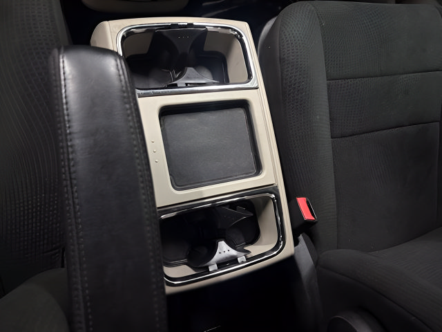Used 2012 Dodge Grand Caravan Crew FWD image 18