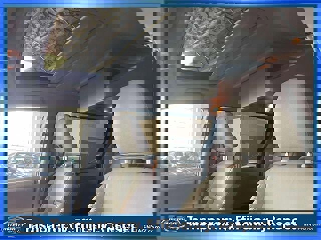 Used 2015 Toyota Sienna XLE Premium w/ Four Season Floor Mat Package image 22