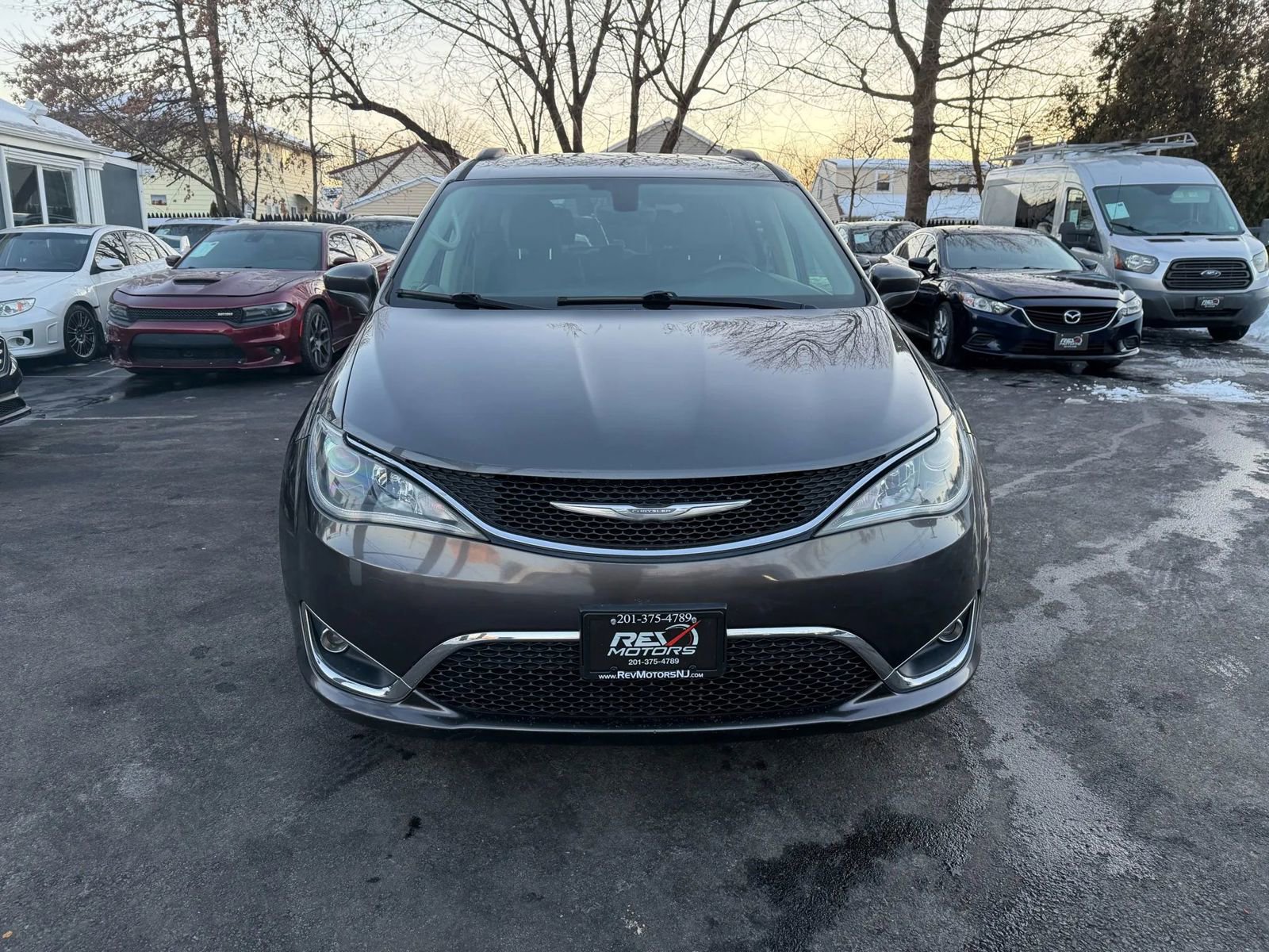 Used 2017 Chrysler Pacifica Touring-L image 11