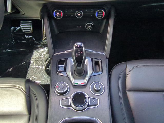 Used 2023 Alfa Romeo Stelvio Sprint image 15