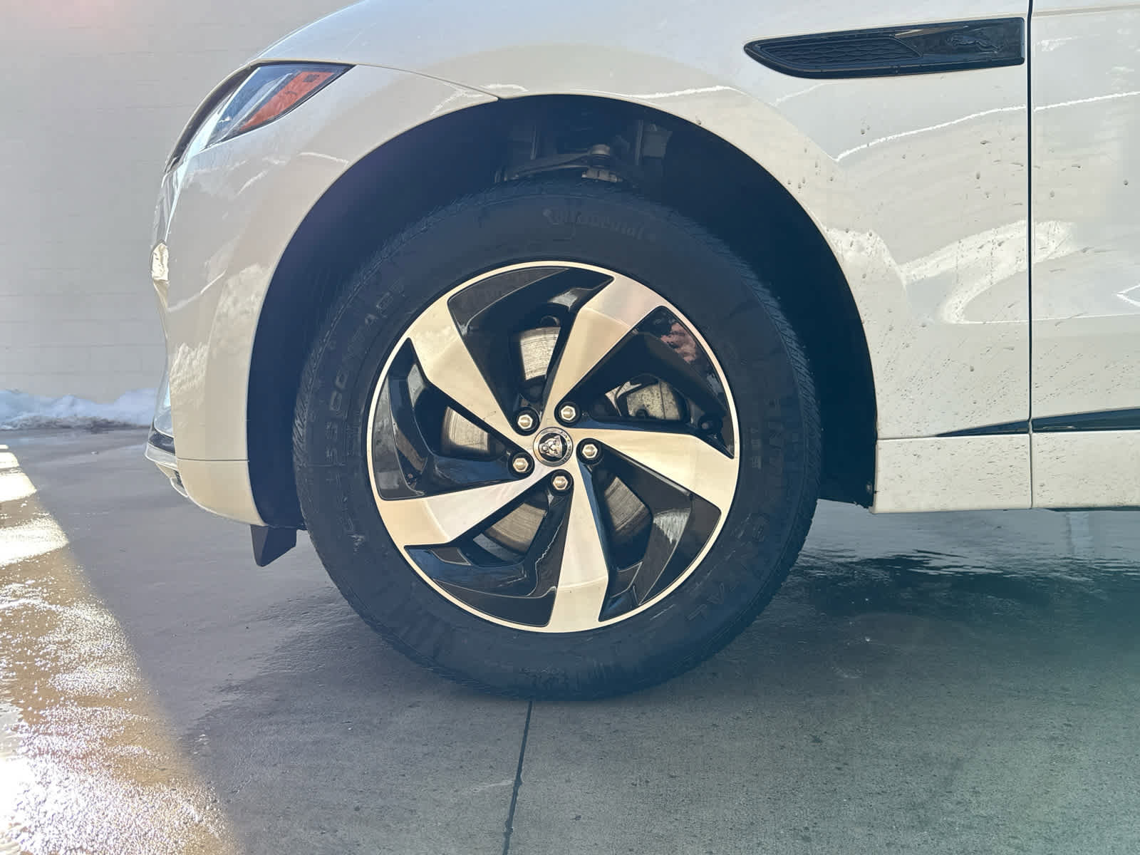 Certified 2025 Jaguar F-PACE R-Dynamic S image 6