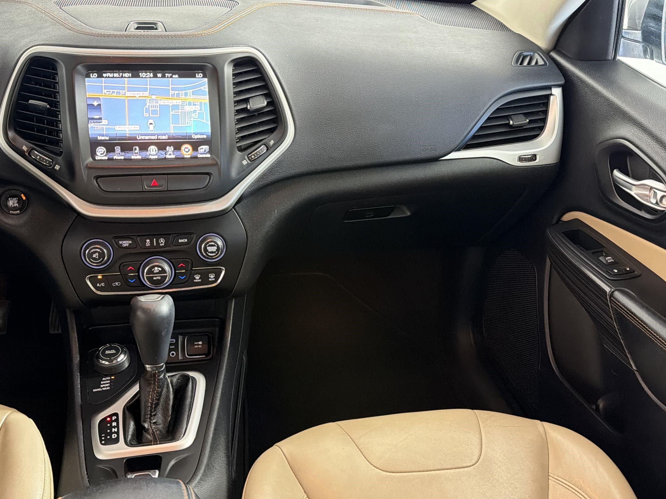 Used 2016 Jeep Cherokee Limited AWD/4WD image 28
