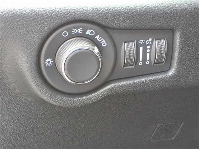 New 2026 Chrysler Voyager LX image 12