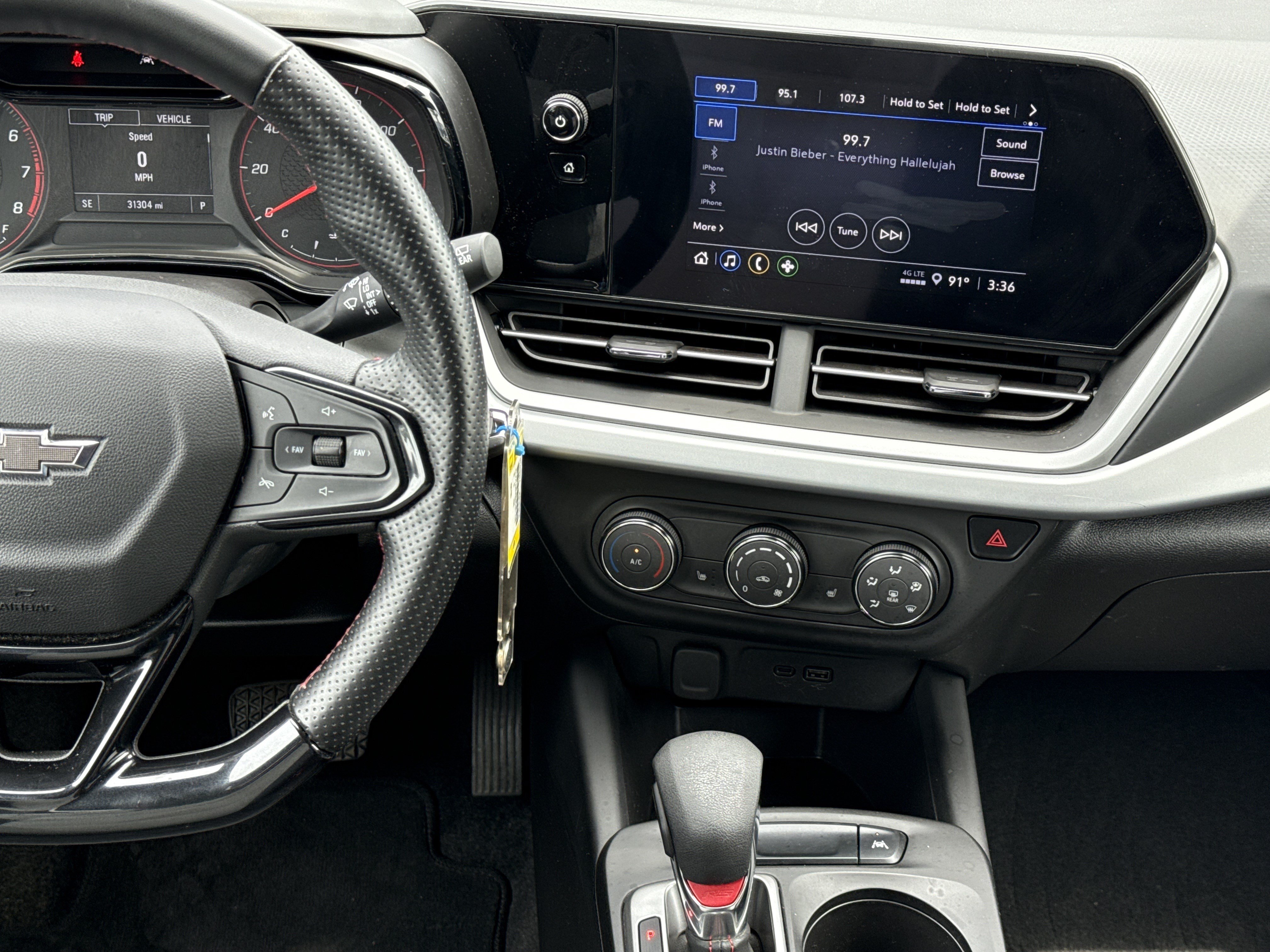 Used 2024 Chevrolet Trax RS w/ Driver Confidence Package FWD image 28