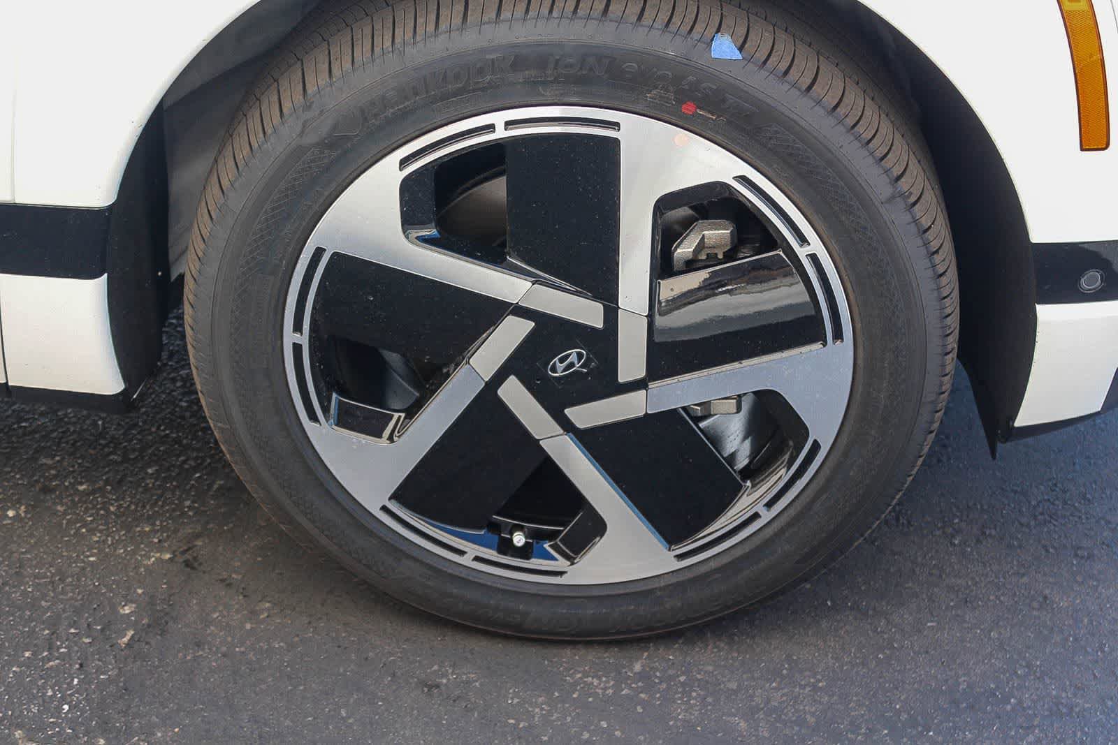 New 2026 Hyundai Ioniq 9 Calligraphy w/ Tow & Go Package AWD/4WD image 11