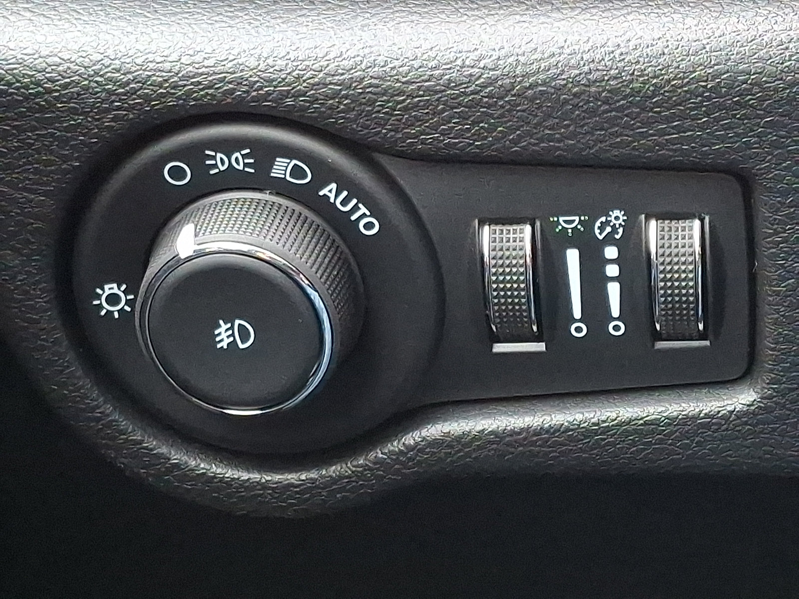 New 2026 Chrysler Pacifica Select FWD image 18