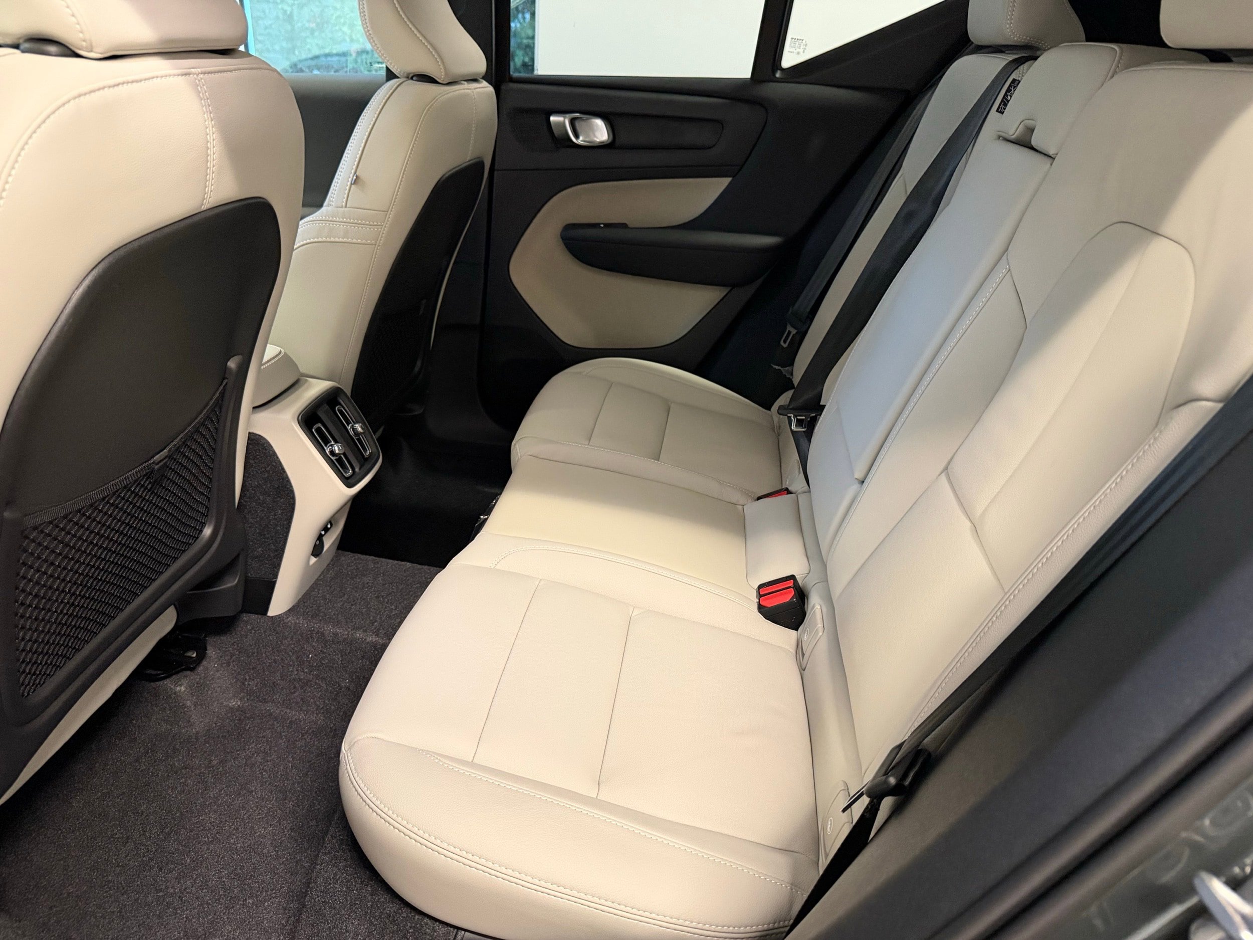 New 2026 Volvo XC40 B5 Ultra w/ Protection Package Premier image 28