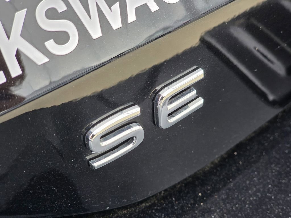 Used 2025 Volkswagen Tiguan SE AWD/4WD image 7