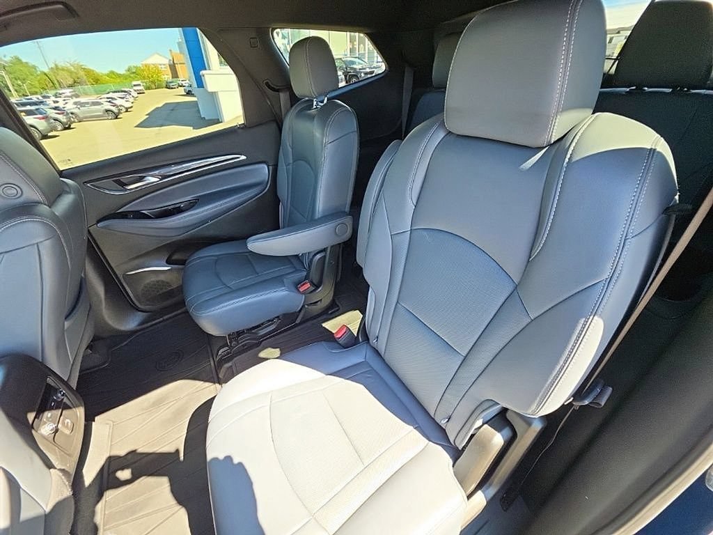 Used 2023 Buick Enclave Essence AWD/4WD image 24