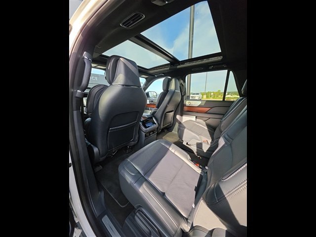 Used 2024 Lincoln Navigator L Reserve AWD/4WD image 23
