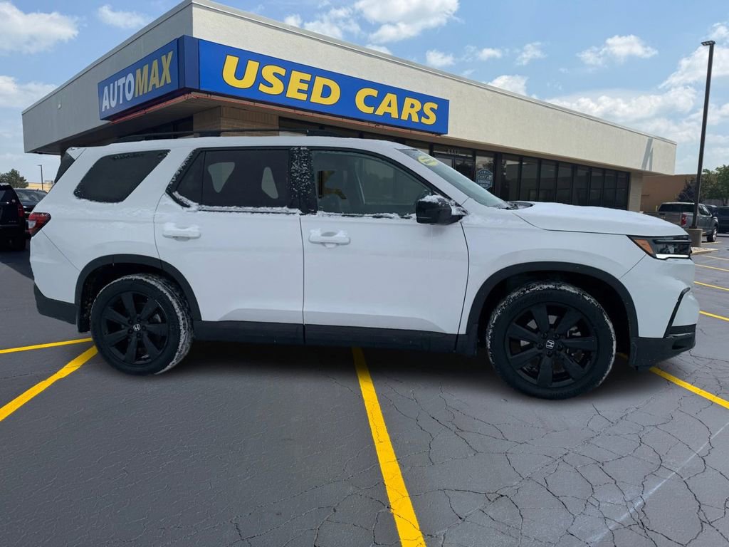 Used 2025 Honda Pilot Black Edition image 2