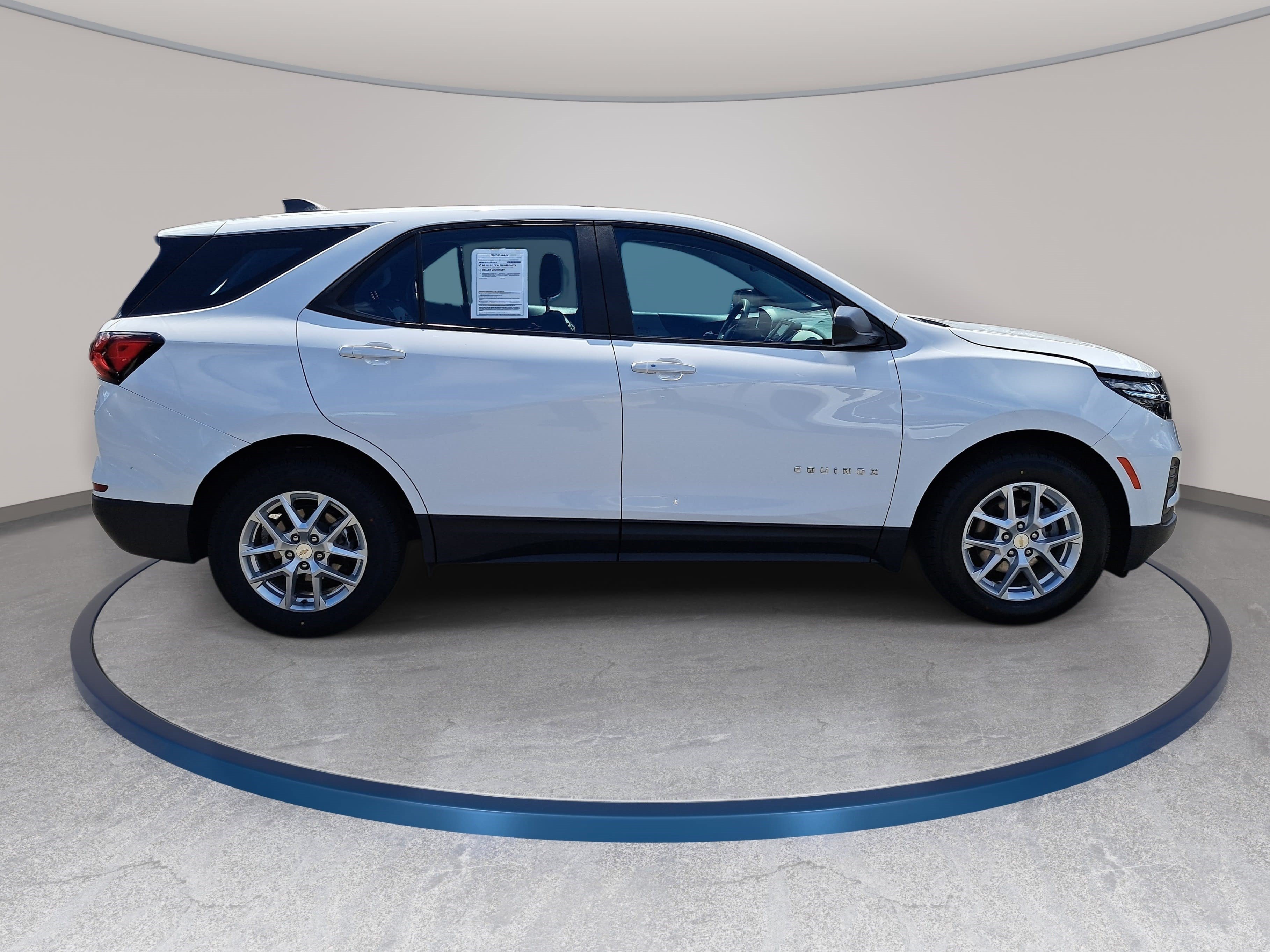 Used 2023 Chevrolet Equinox LS FWD image 4