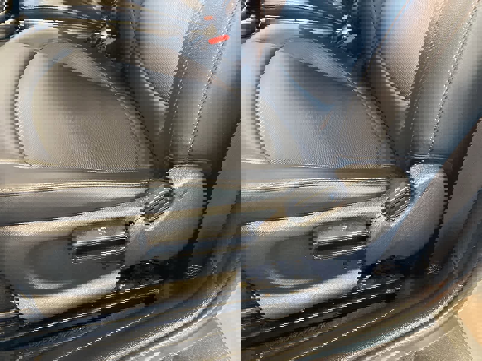 Used 2019 MINI Cooper 2-Door Hardtop image 16