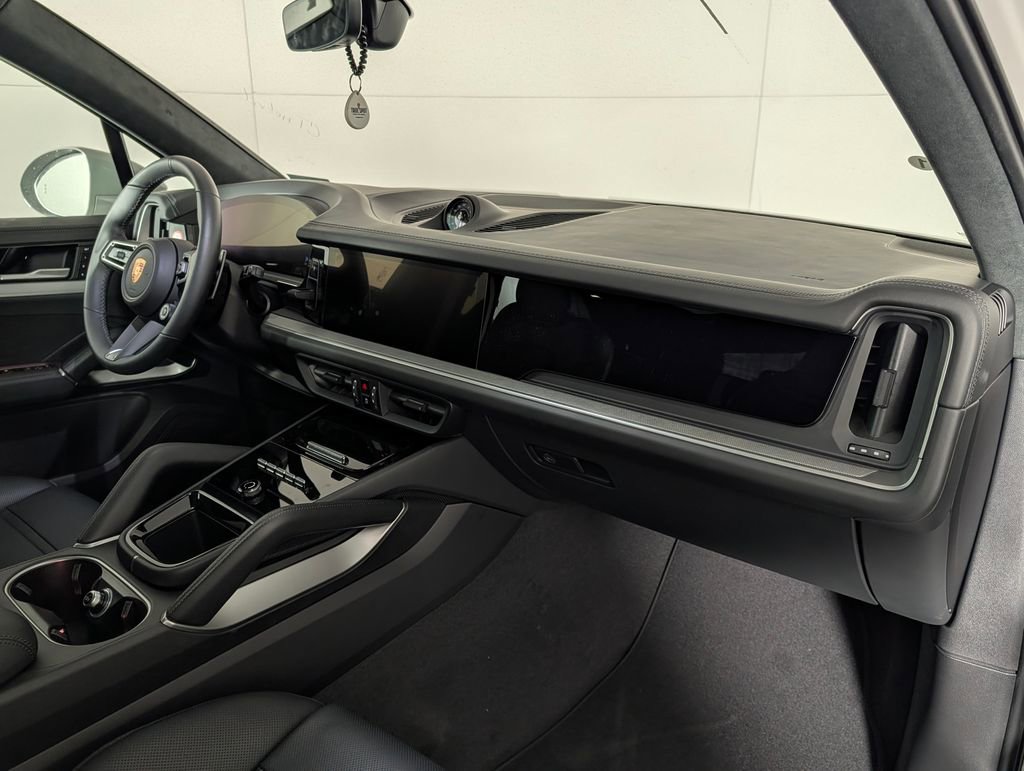 New 2026 Porsche Cayenne GTS AWD/4WD image 18