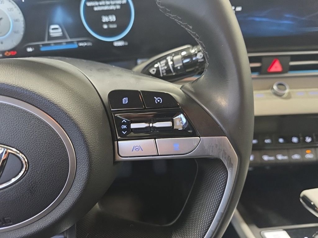 Used 2022 Hyundai Elantra Limited image 14