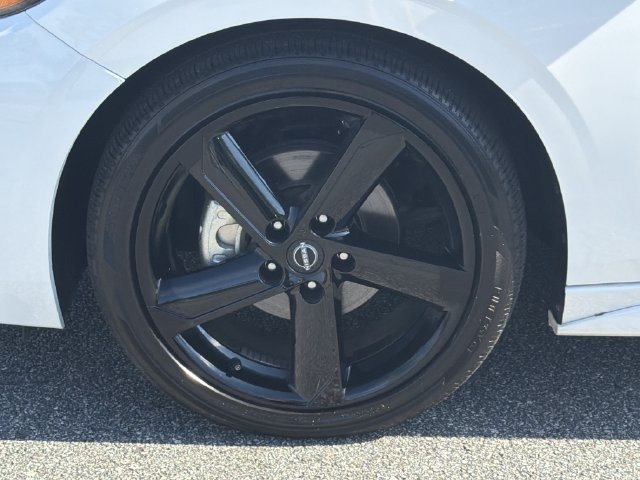 Certified 2025 Nissan Sentra SR FWD image 13